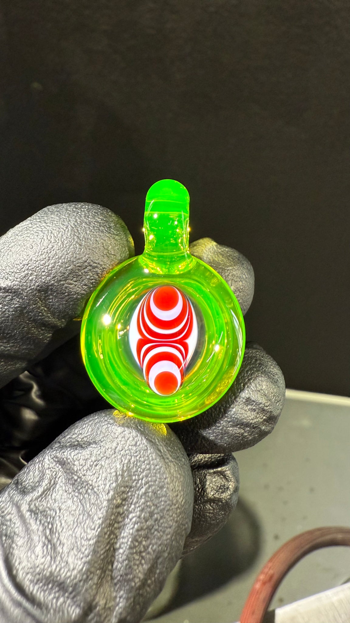 Small solo pendant